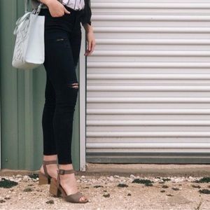 NWOT UNIVERSAL THREAD MICROSUEDE SANDALS